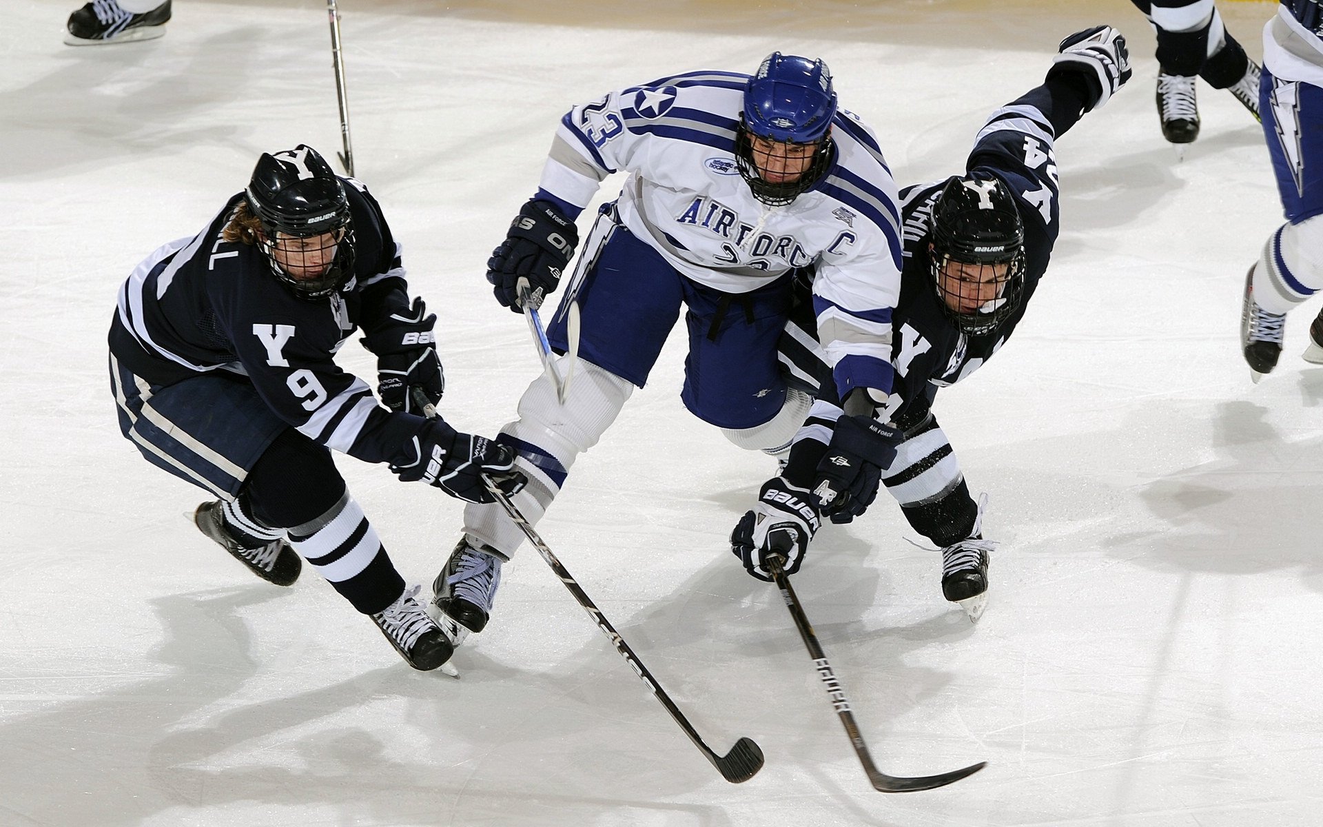 托桑·埃夫布奥姆万成为NBA国际化象征，埃托奥与布冯相视一笑